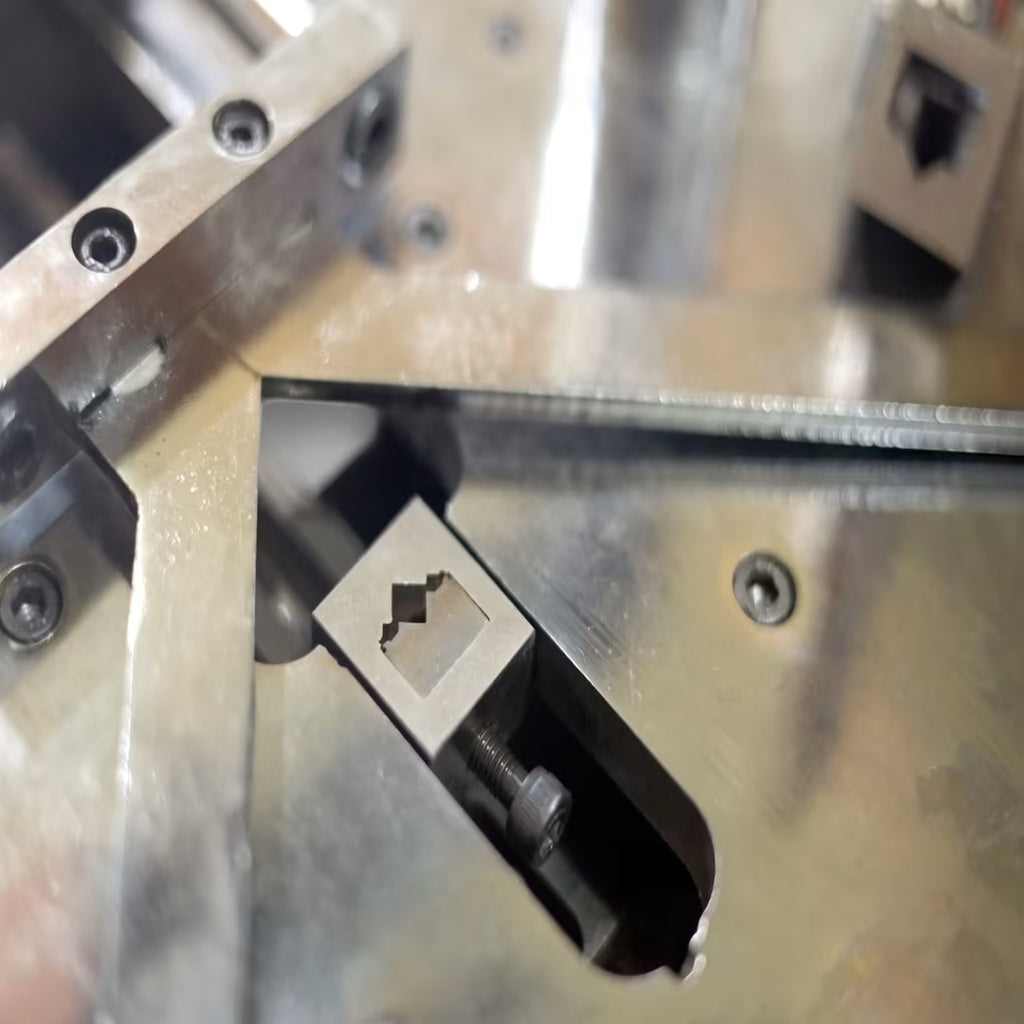 Photo Frame Pinning Machine - KonaFit